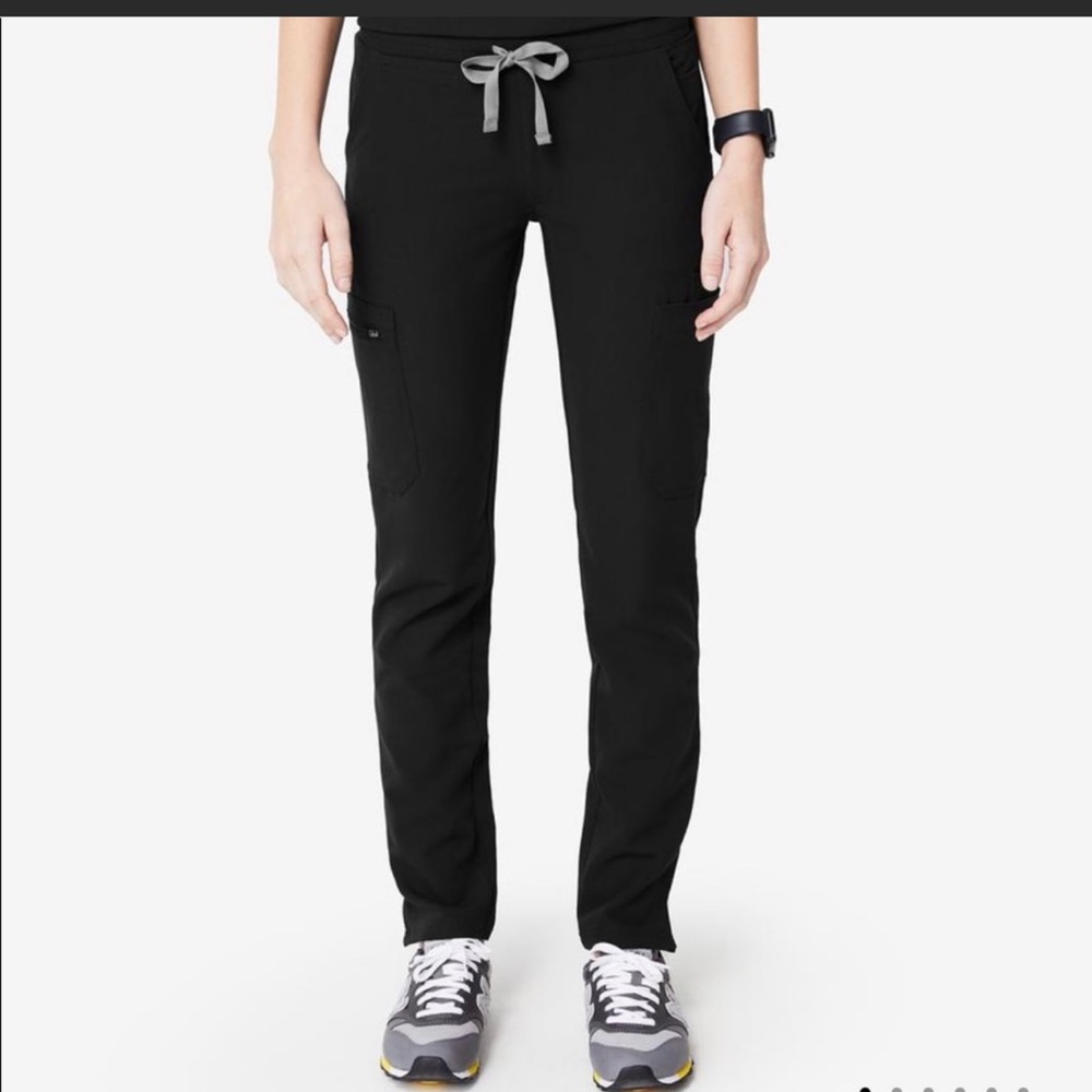 Figs. Black yola skinny scrub pants Long. Size xs. Like new